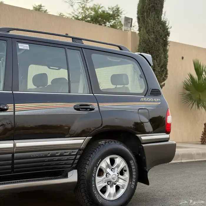 لاندكروزر GXR 2005 قير عادي فل - لون اسود 7