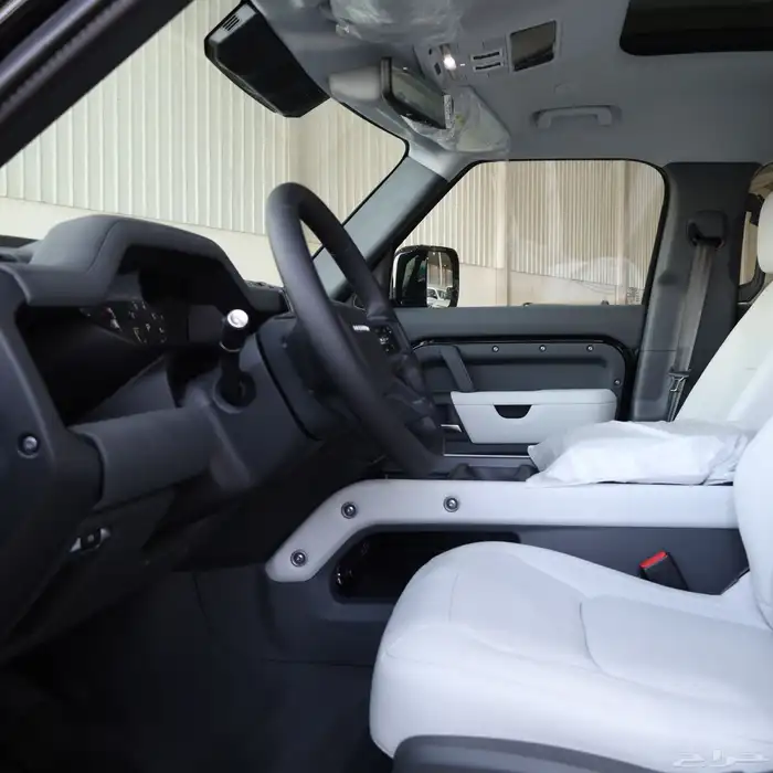 لاندروفر ديفندر HSE X V6 موديل 2025 7