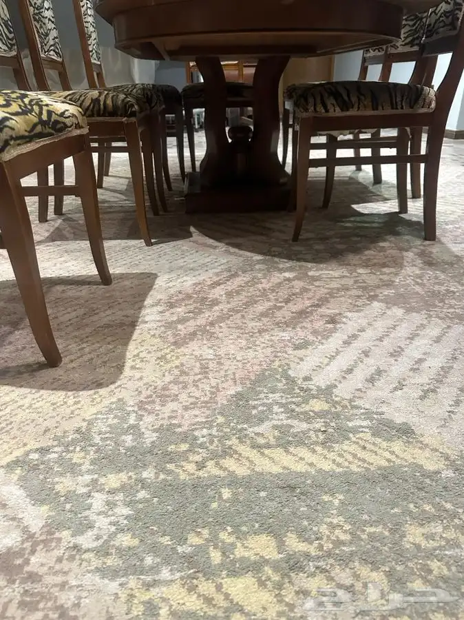 طاولة طعم خشب و9 كراسي 2