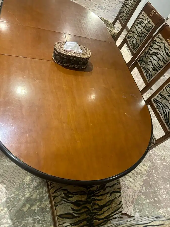 طاولة طعم خشب و9 كراسي 1