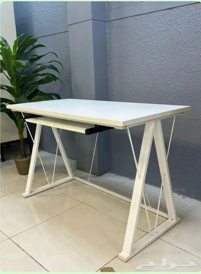 طاوله مكتب بتصميم هندسي أنيق بمقاسات مختلفه 9