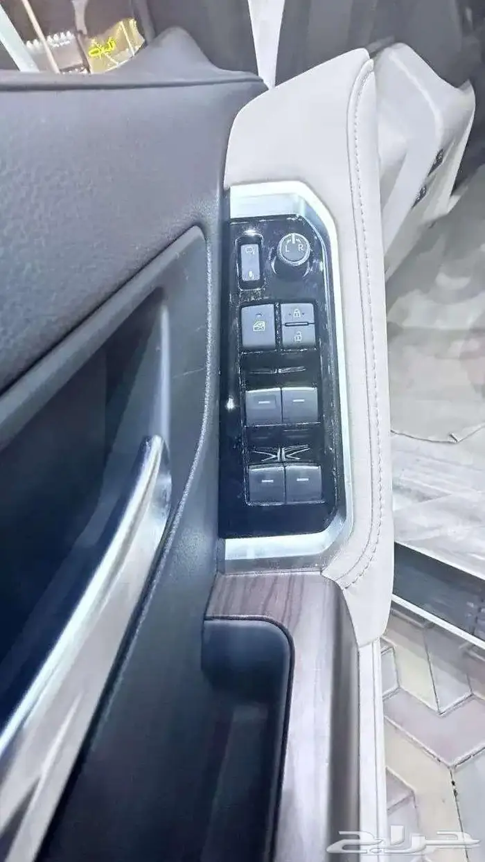 تويوتا لاندكروزر GXR- L4 بنزين سعودى 2025 12