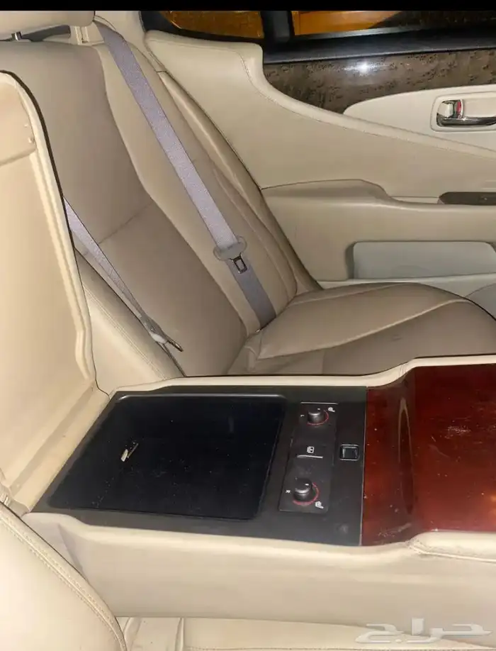 لكزس LS460 مخزن 3