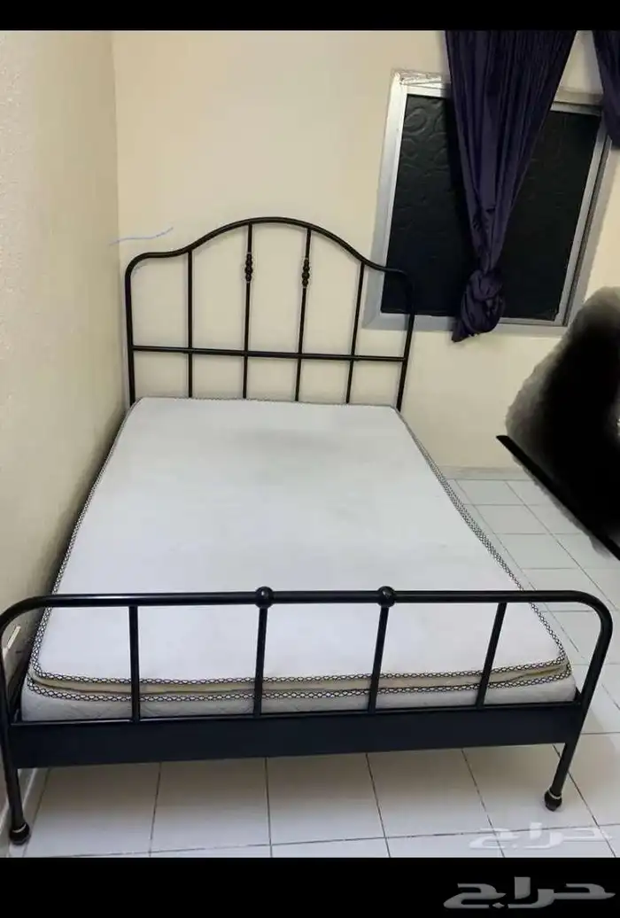 سرير ايكيا اسود مستعمل نظيف 3