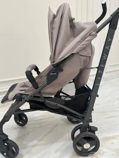 عربة أطفال ماركة شيكو شبه جديده 0