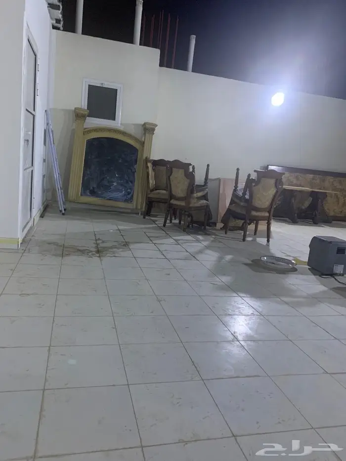 طاولة طعام ودواليب مطبخ 0