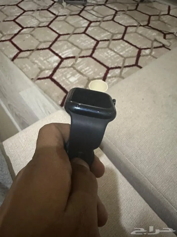 ساعه ابل الجيل السابع مع كرتونها 1