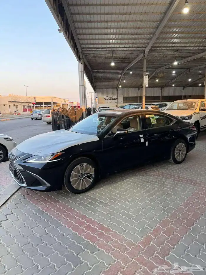 لكزس ES300 فئة AH هايبرد 2025 4
