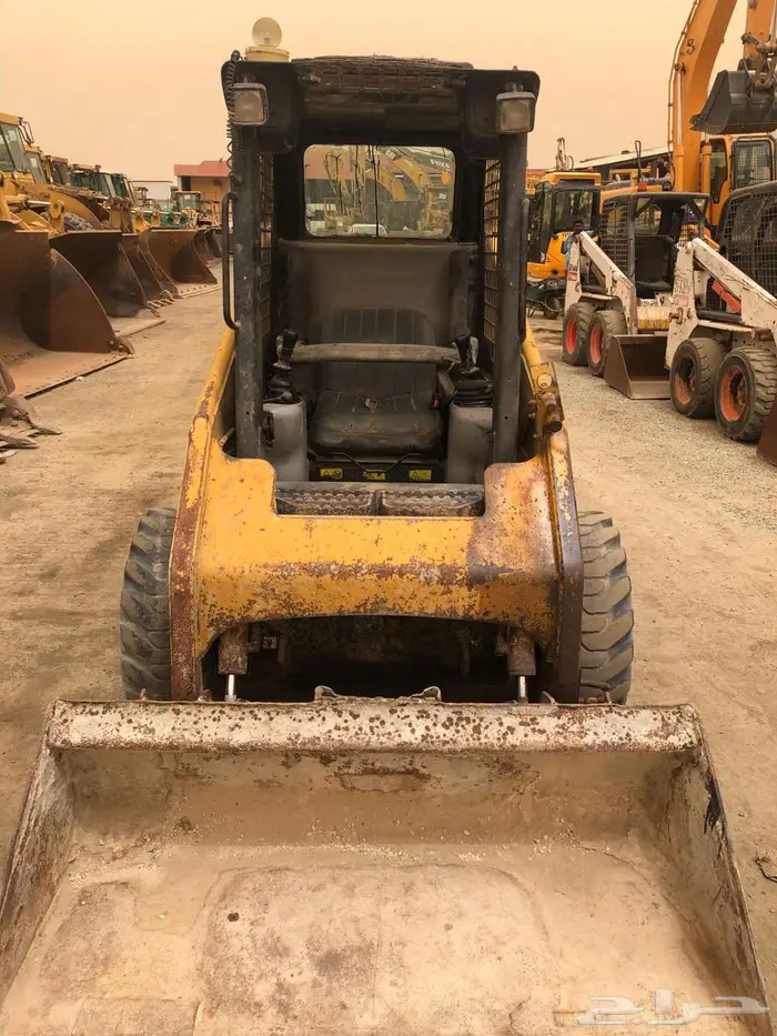 تم البيع بوبكات كتربلر 216 موديل 2006 معرض رواد المعدات 4