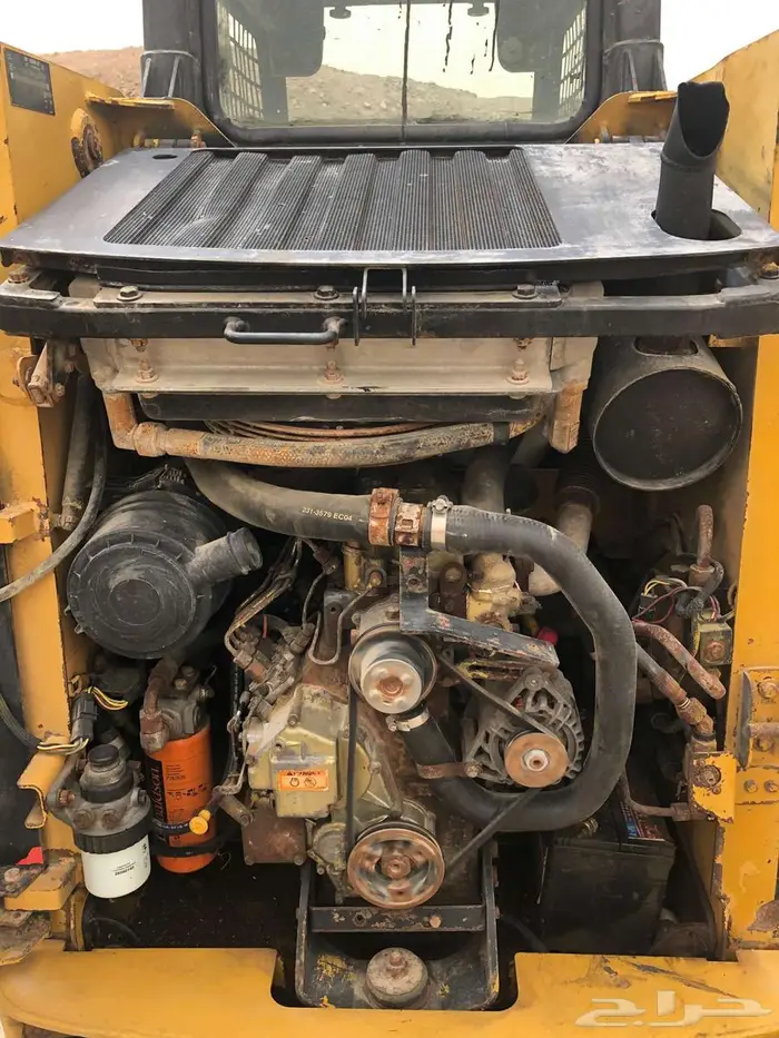 تم البيع بوبكات كتربلر 216 موديل 2006 معرض رواد المعدات 5