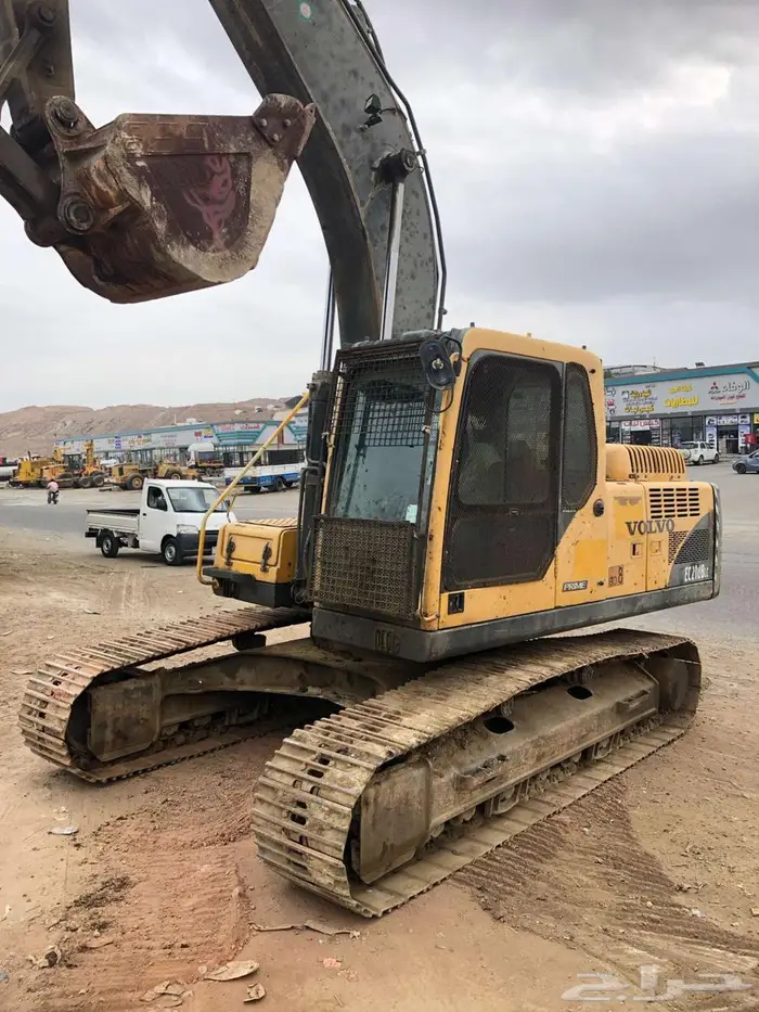 تم البيع بوكلين فولفو 210 موديل 2011 معرض رواد المعدات 5