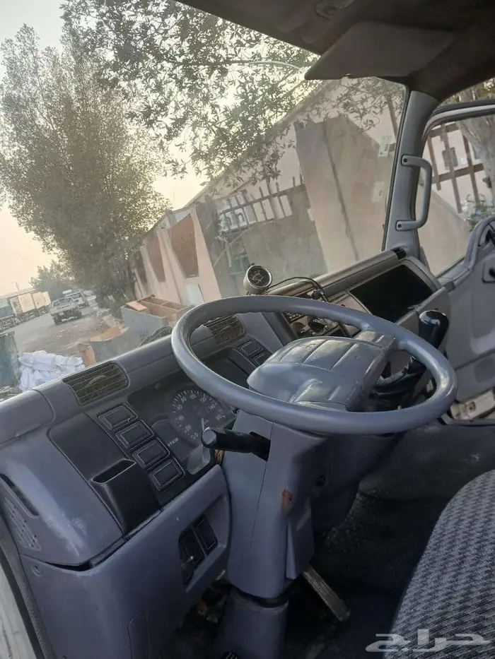 ميستوبيشي كانتر 2006 4