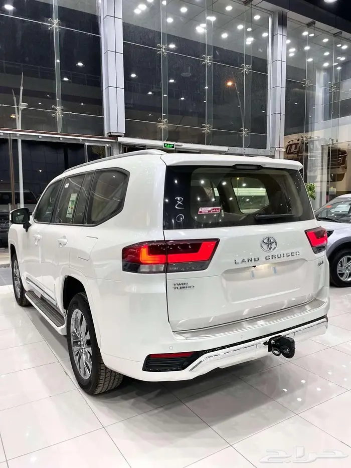 تويوتا لاندكروزر GXR L3 بنزين سعودي 2025 6