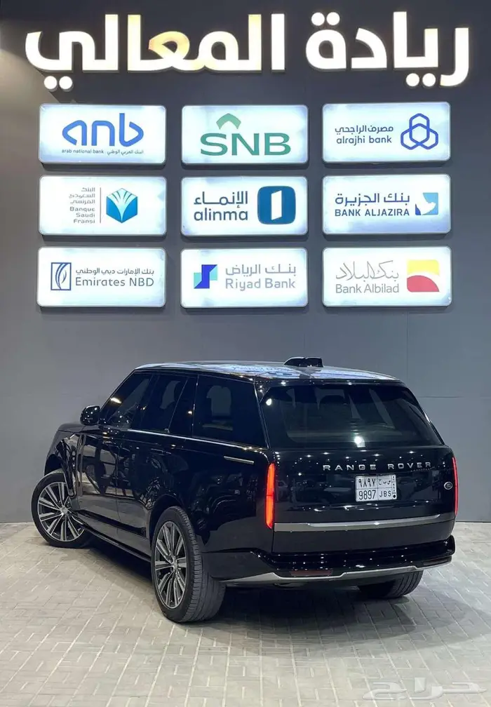 رنج روفر 6 سرندل HSE موديل 2023 بحالة الوكاله 3