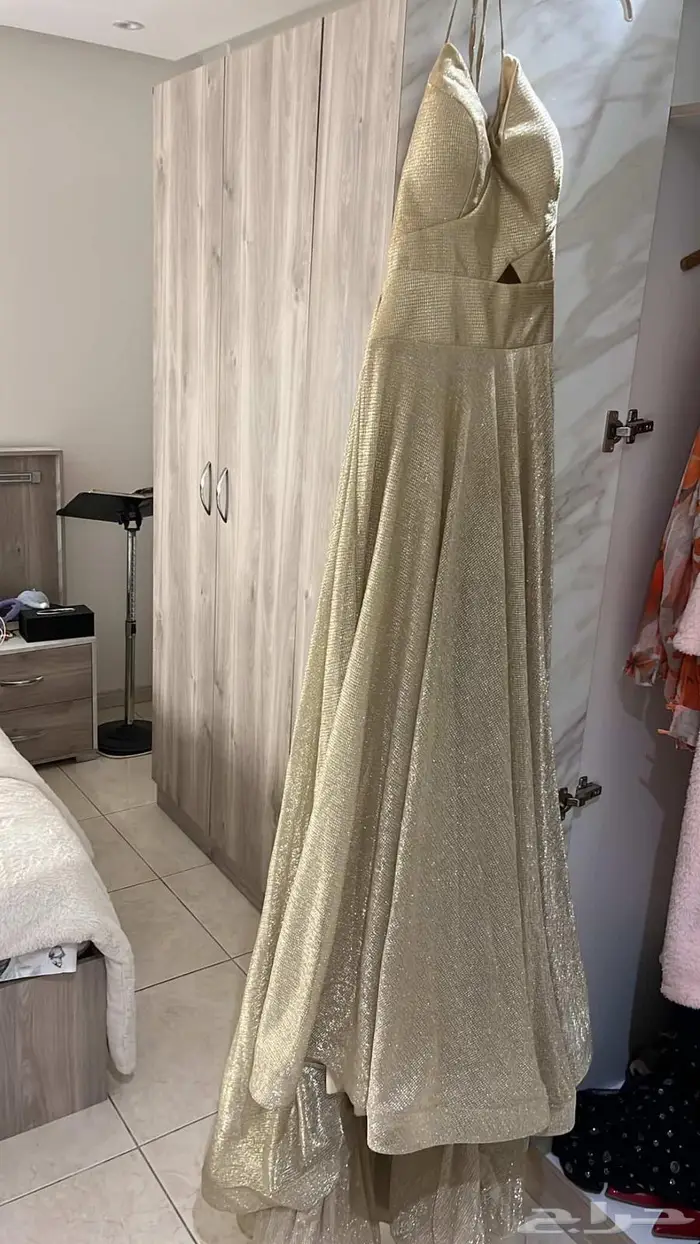 فستان ذهبي simple elegant 0