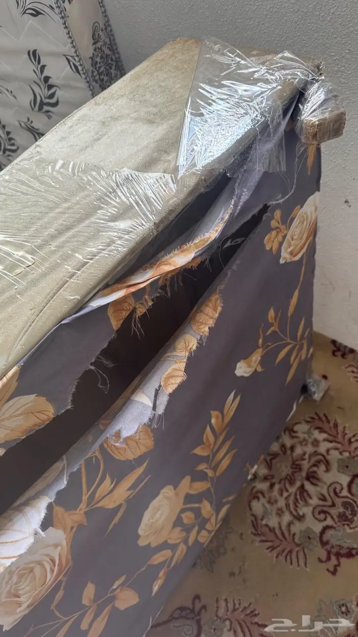 عدد( 5 سراير 1 نفر )و (1 مرتبة 1 نفر ) 1 شاشة كومر 32 بوصة 1