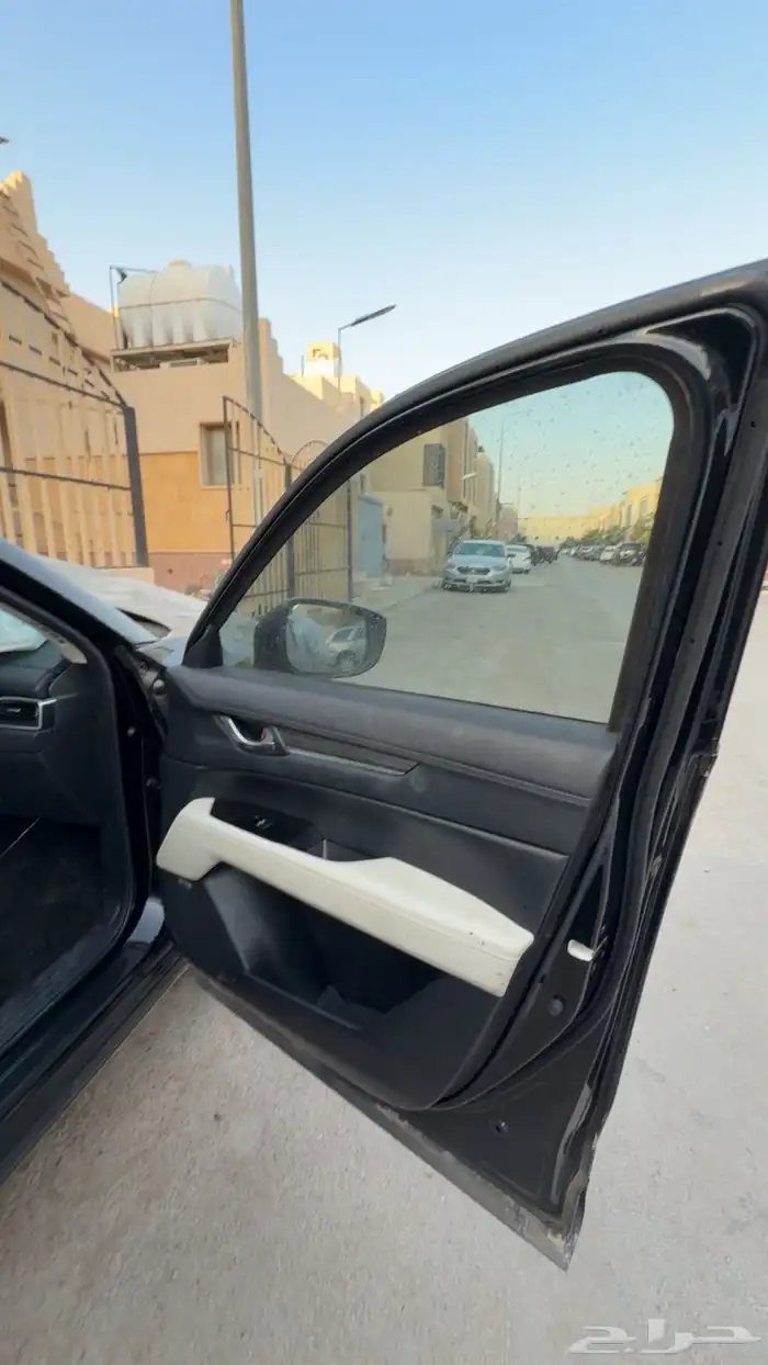 مازدا CX5 موديل 2023 اسود داخلية بيج 13