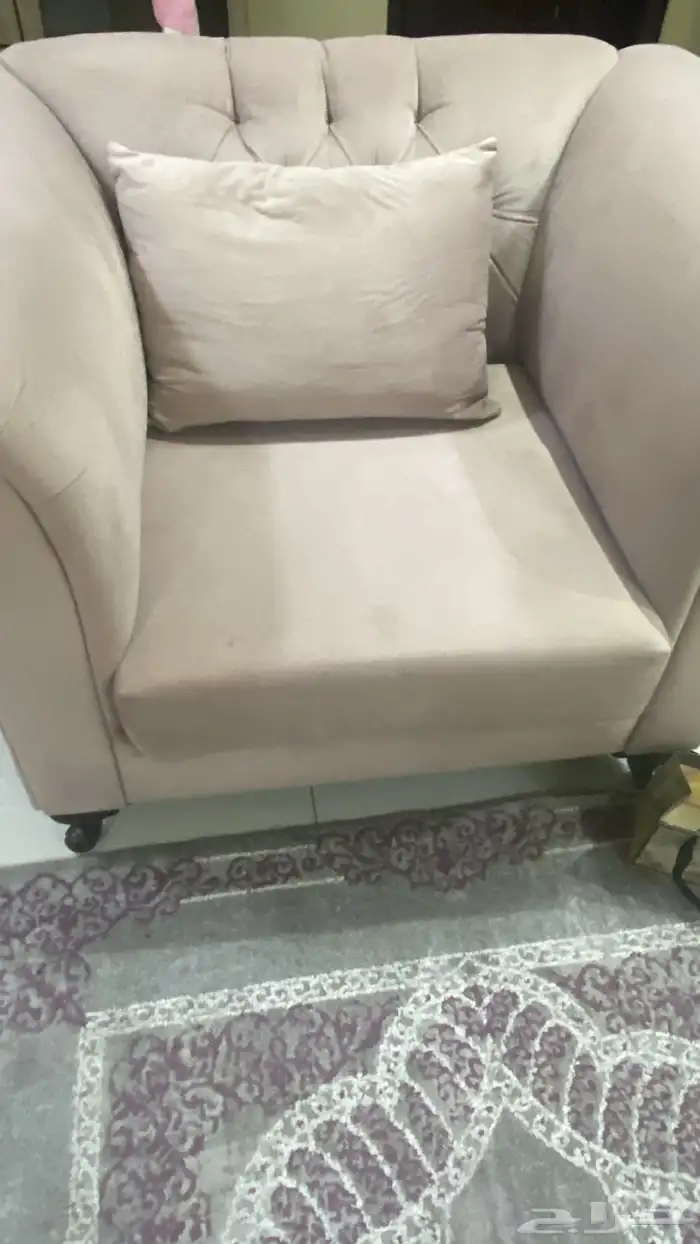 عندنا كنب للبيع   مفرشة 1