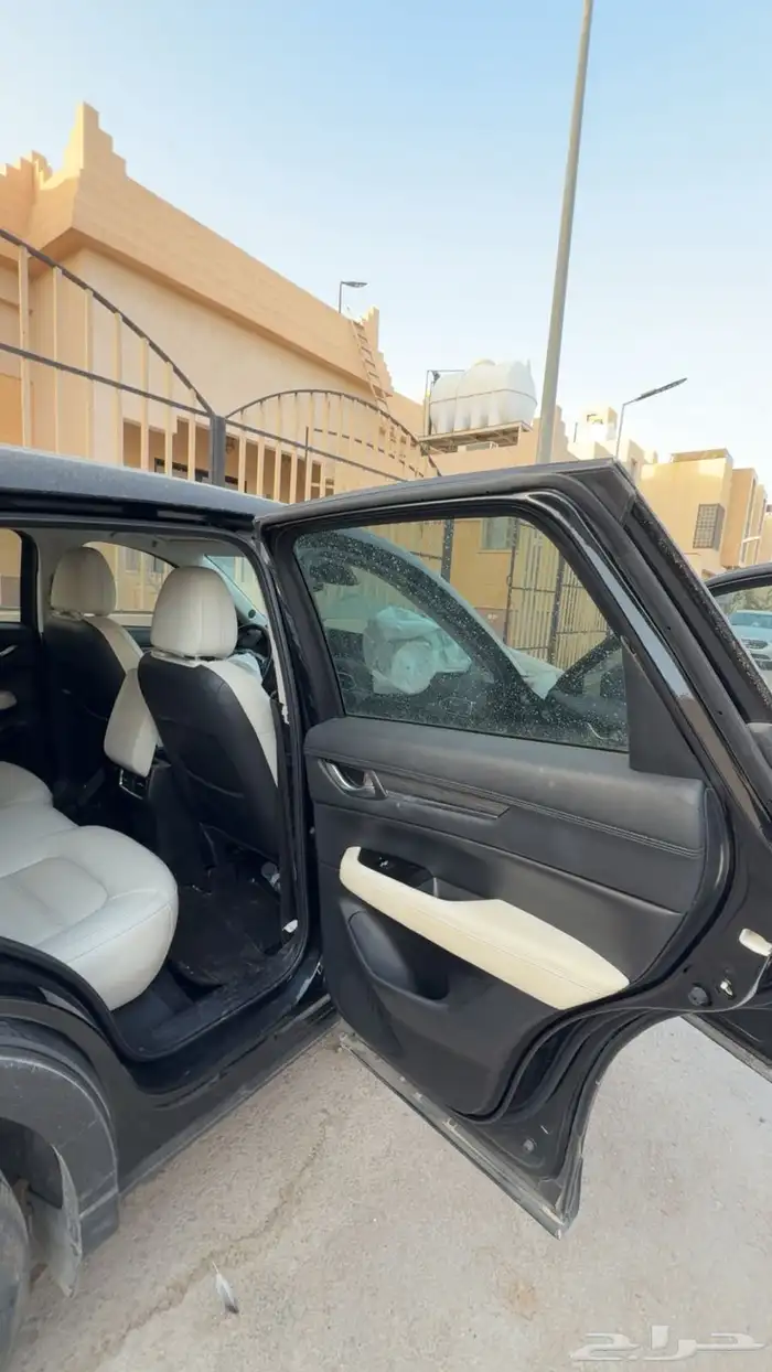 مازدا CX5 موديل 2023 اسود داخلية بيج 17