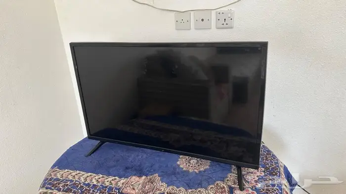 عدد( 5 سراير 1 نفر )و (1 مرتبة 1 نفر ) 1 شاشة كومر 32 بوصة 9