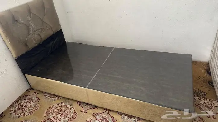 عدد( 5 سراير 1 نفر )و (1 مرتبة 1 نفر ) 1 شاشة كومر 32 بوصة 0