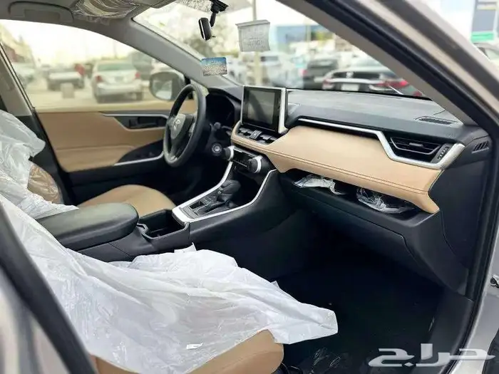 تويوتا راف فور LE ستاندر دبل 2025 وبدون دبل - عروض الاقساط 7
