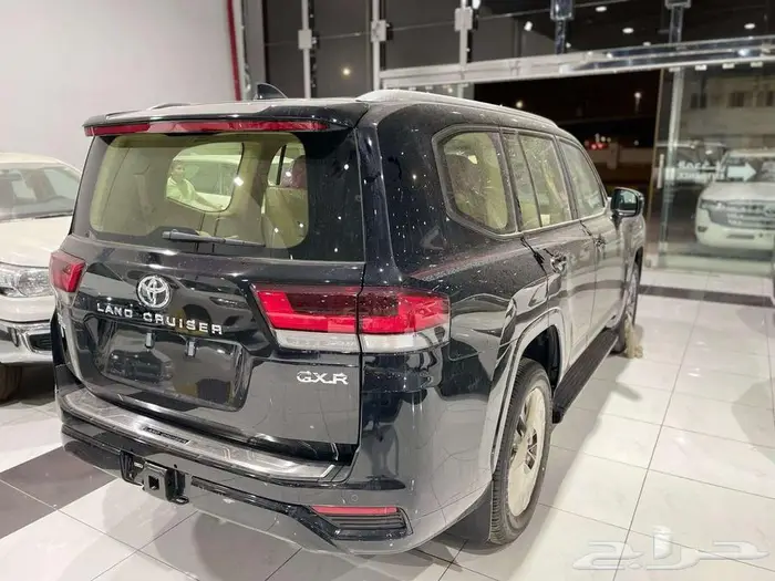 جي اكس ار L4 بريمي بنزين 2025 اللون اسود ابواب شفط 3