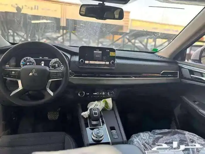 ميتسوبيشي اوتلاندر نص فل 2025 عازل حراري مجانا 7