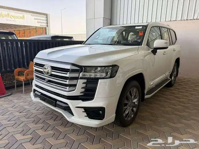 لاندكروزر جكسار L3 بنزين 2025 سعودي ممشى 5400 كم 1