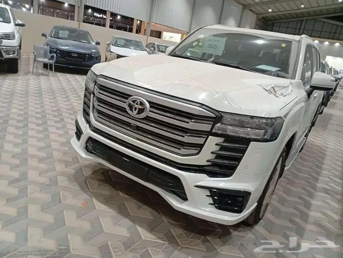 جي اكس ار L4 موديل 2025 بنزين بريمي اللون ابيض 1