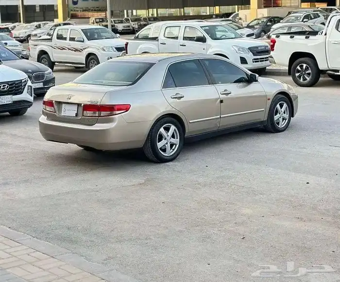 اكورد مديل 2004 3