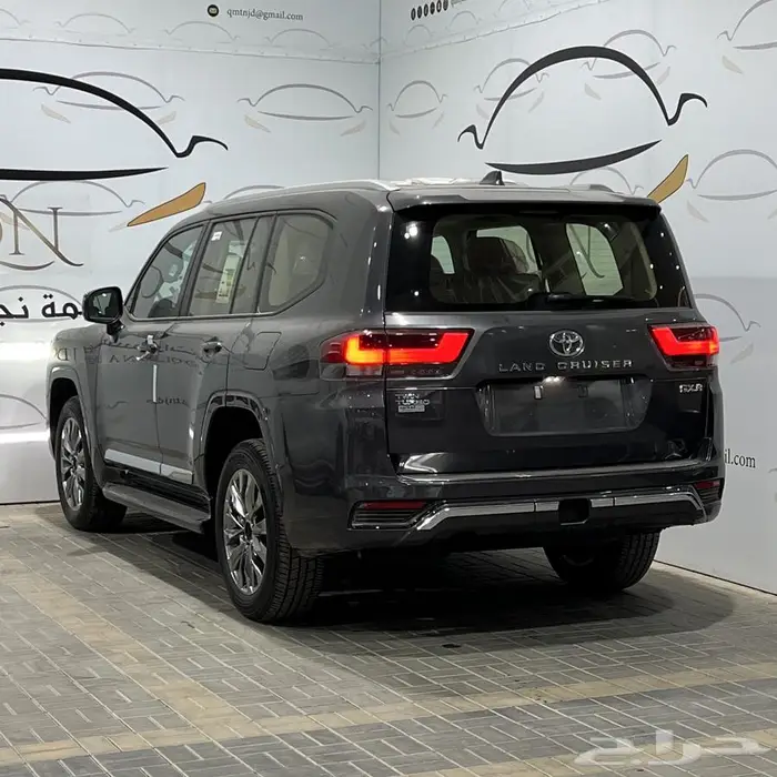 لاندكروزر GXR رقم 3 بنزين 2025 عروض العيد الوطني 2