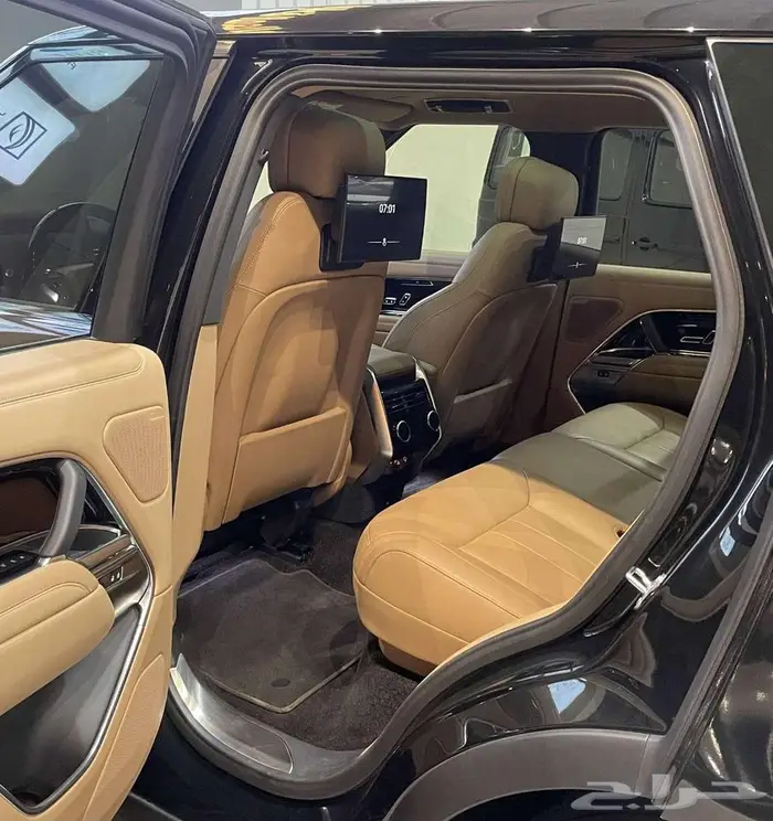 رنج روفر 6 سرندل HSE موديل 2023 بحالة الوكاله 12
