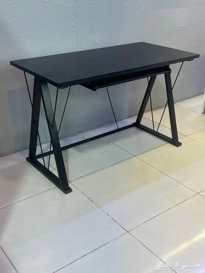 طاوله مكتب بتصميم هندسي أنيق بمقاسات مختلفه 11