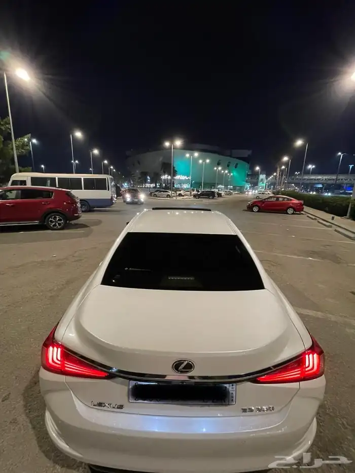 لكزس ES 350 موديل 2020 18
