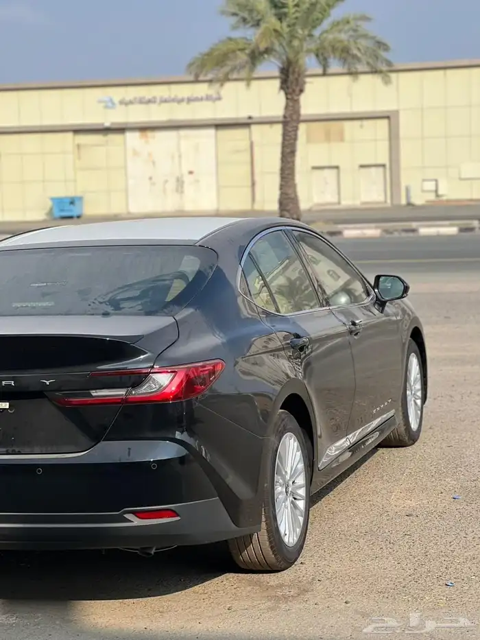 كامري LE بنزين اسود 2025 سعودي وارد الوكيل 6