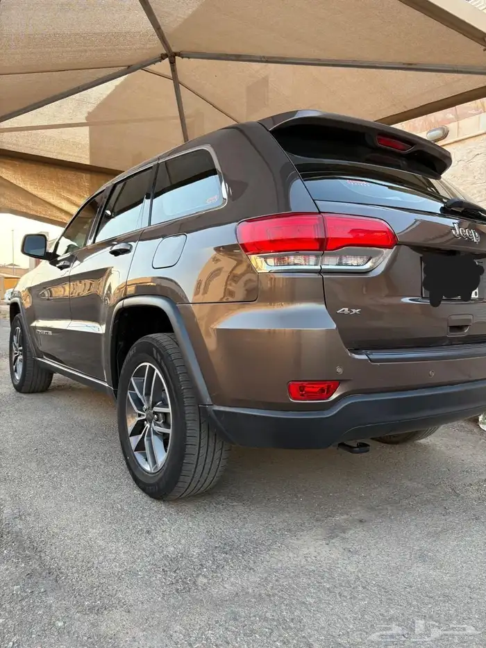 جيب لاريدو 2019 قير اوتماتيك بنزين الممشى  140 ألف كيلو 4
