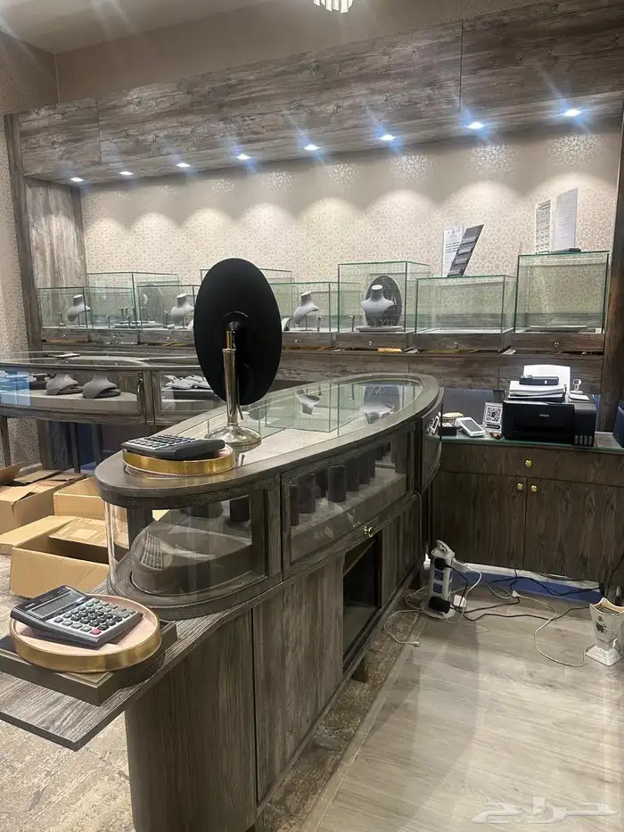 طاولات عرض فخمة للبيع 8