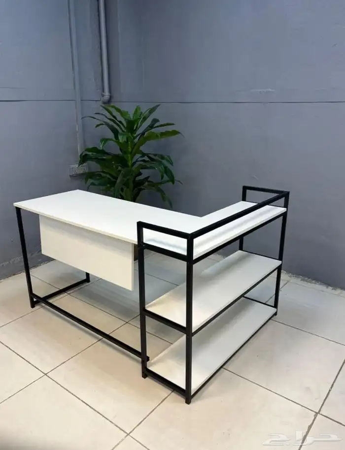 طاوله مكتب بتصميم هندسي أنيق بمقاسات مختلفه 12