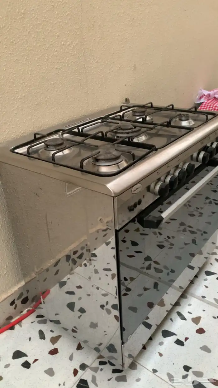 فرن نظيف. فيه أشيا بسيطه لا يجي إلا صامل 1