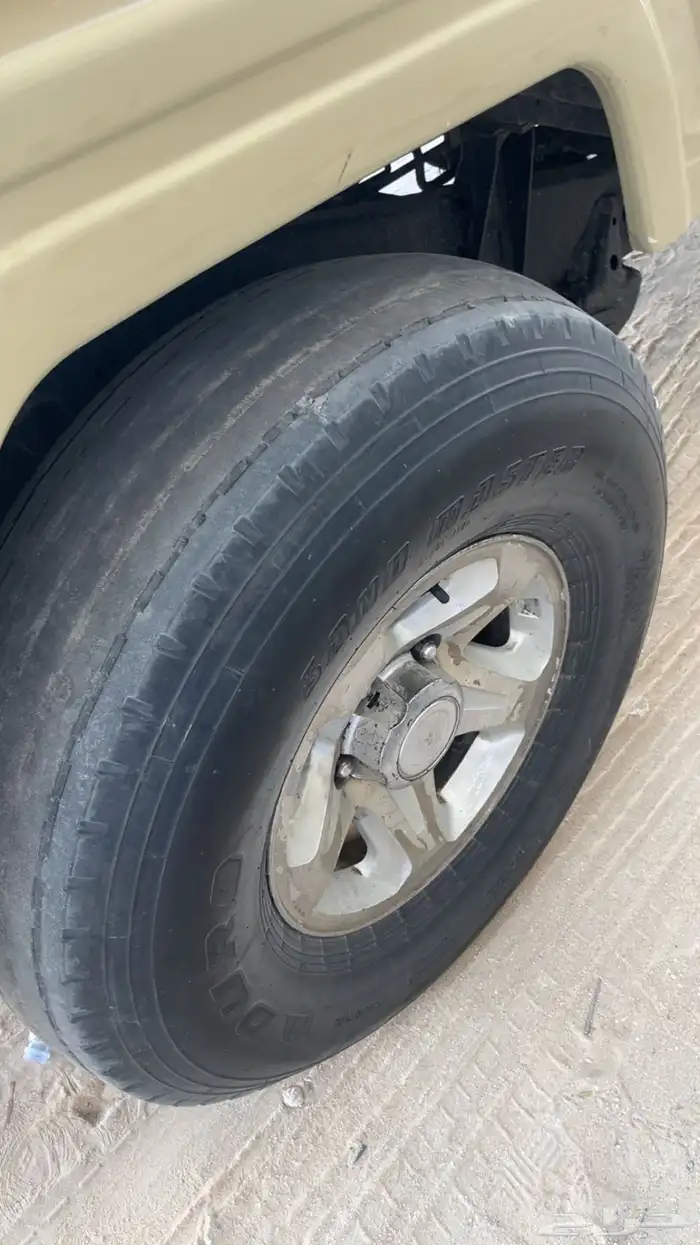 للبيع جنوط شاص وكفرات بالون 3