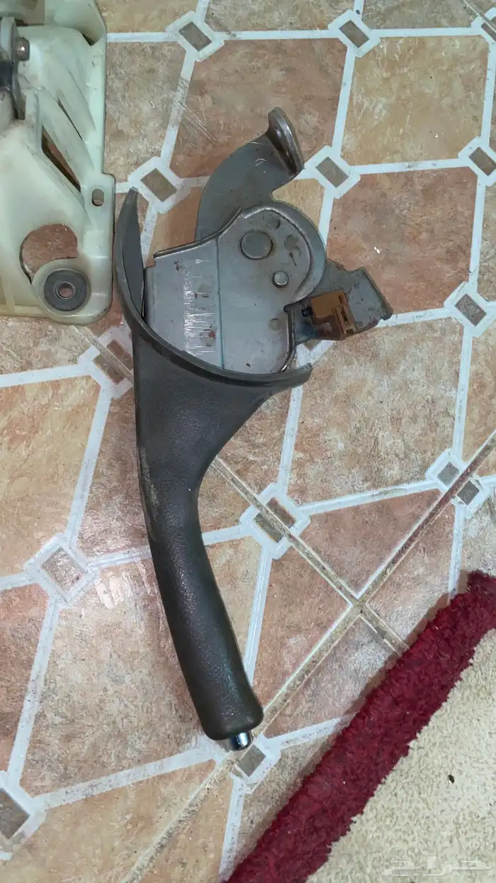 للبيع قطع من السيارة كورولا 2007 من 20 20