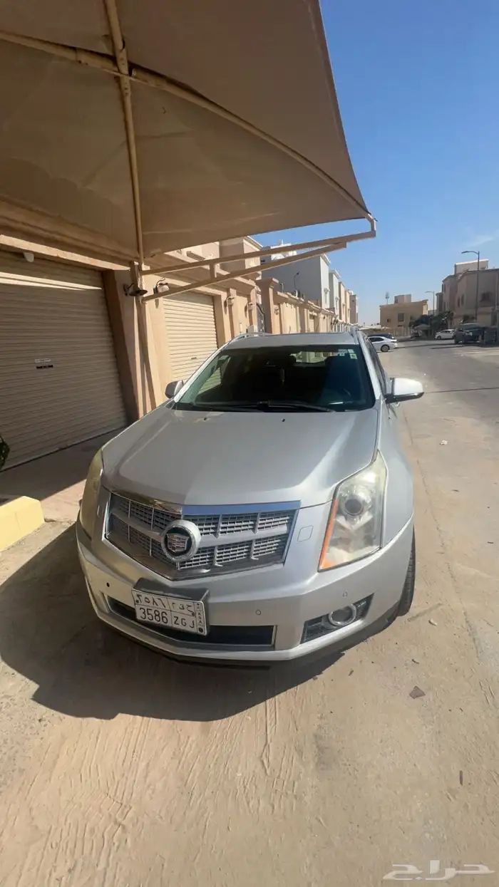 كاديلاك SRX فل كامل بانورما لون فضي داخل جلد اسود 18
