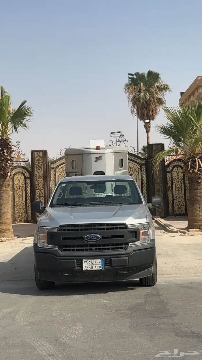 عربه لنقل الخيل 0