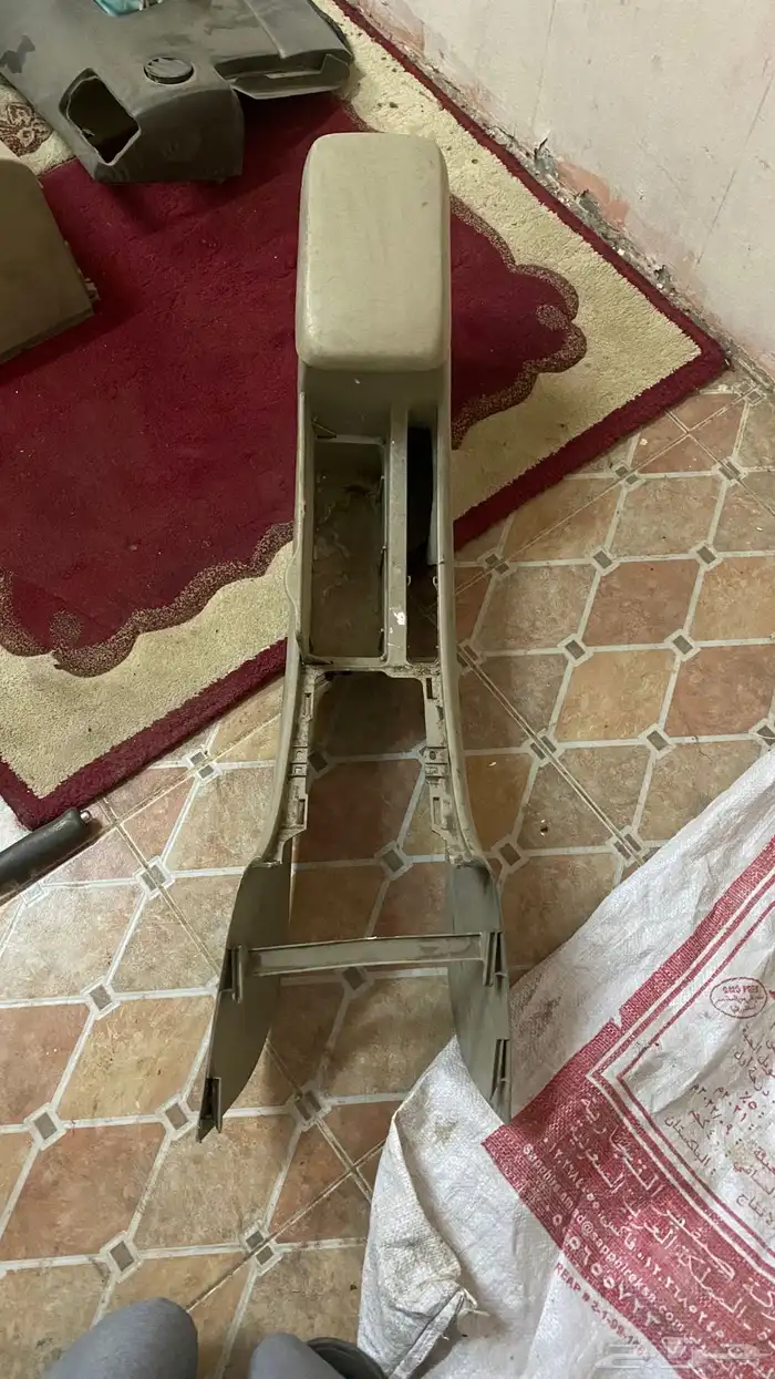 للبيع قطع من السيارة كورولا 2007 من 20 17