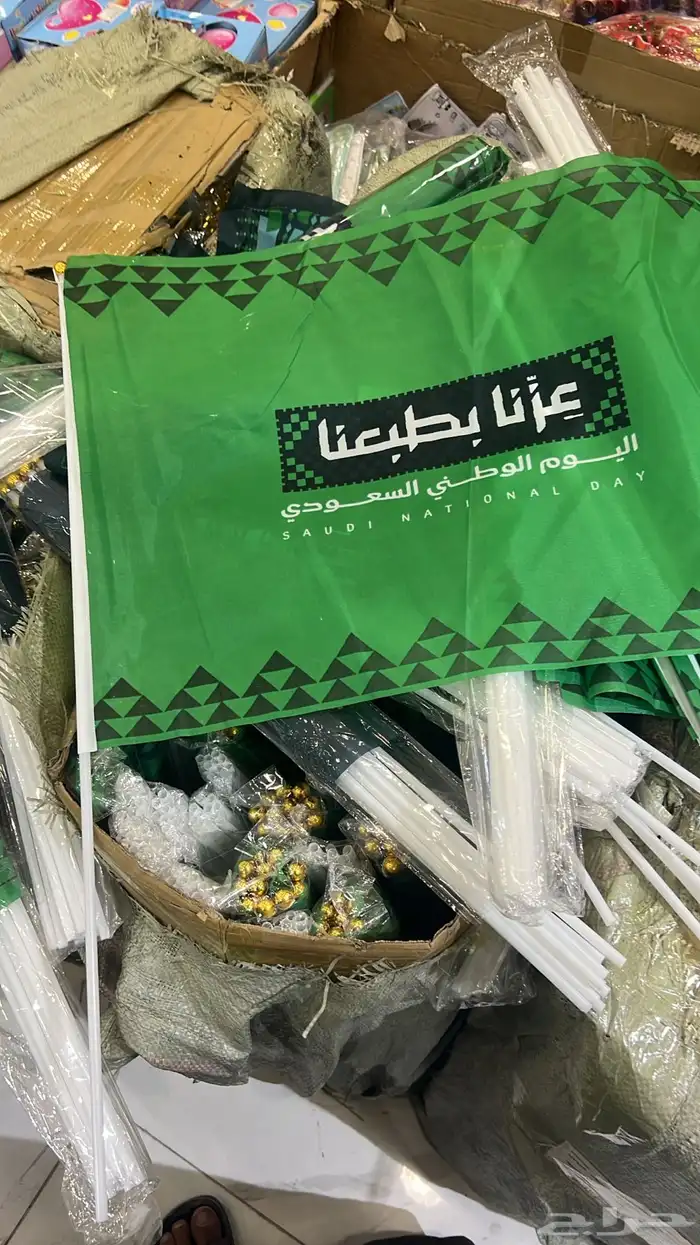 اعلام اليوم الوطني شالات بروشات وكافه هدايا اليوم الوطني 6