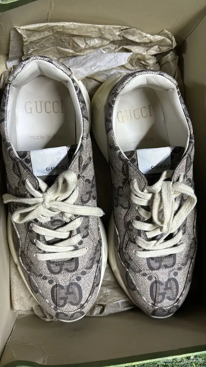 جزمة قوتشي طبق الاصل 1