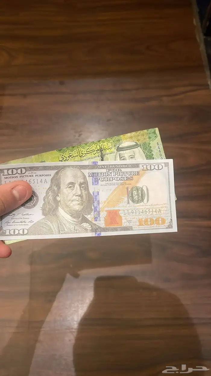 100 دولار زينة 0