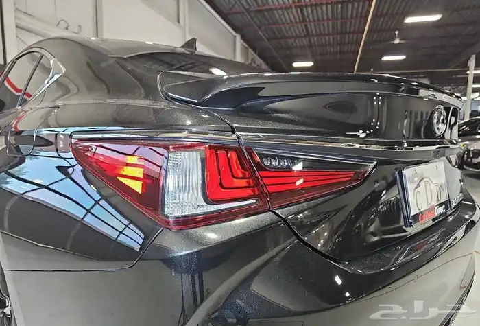 ارخص 2024 ليكزس ES300h - F Sport بحالة استثنائية وسعر مميز 4