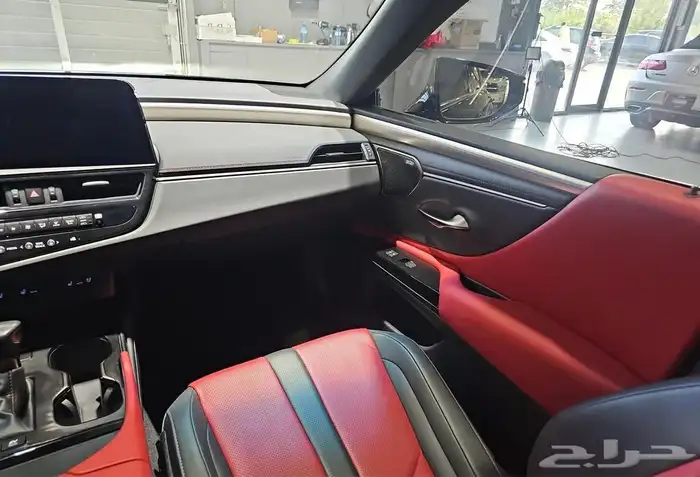 ارخص 2024 ليكزس ES300h - F Sport بحالة استثنائية وسعر مميز 8